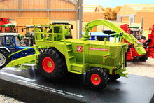 Load image into Gallery viewer, UH6774 Universal Hobbies 1:32 Scale Claas Jaguar 80SF with Corn Header Limited Edition