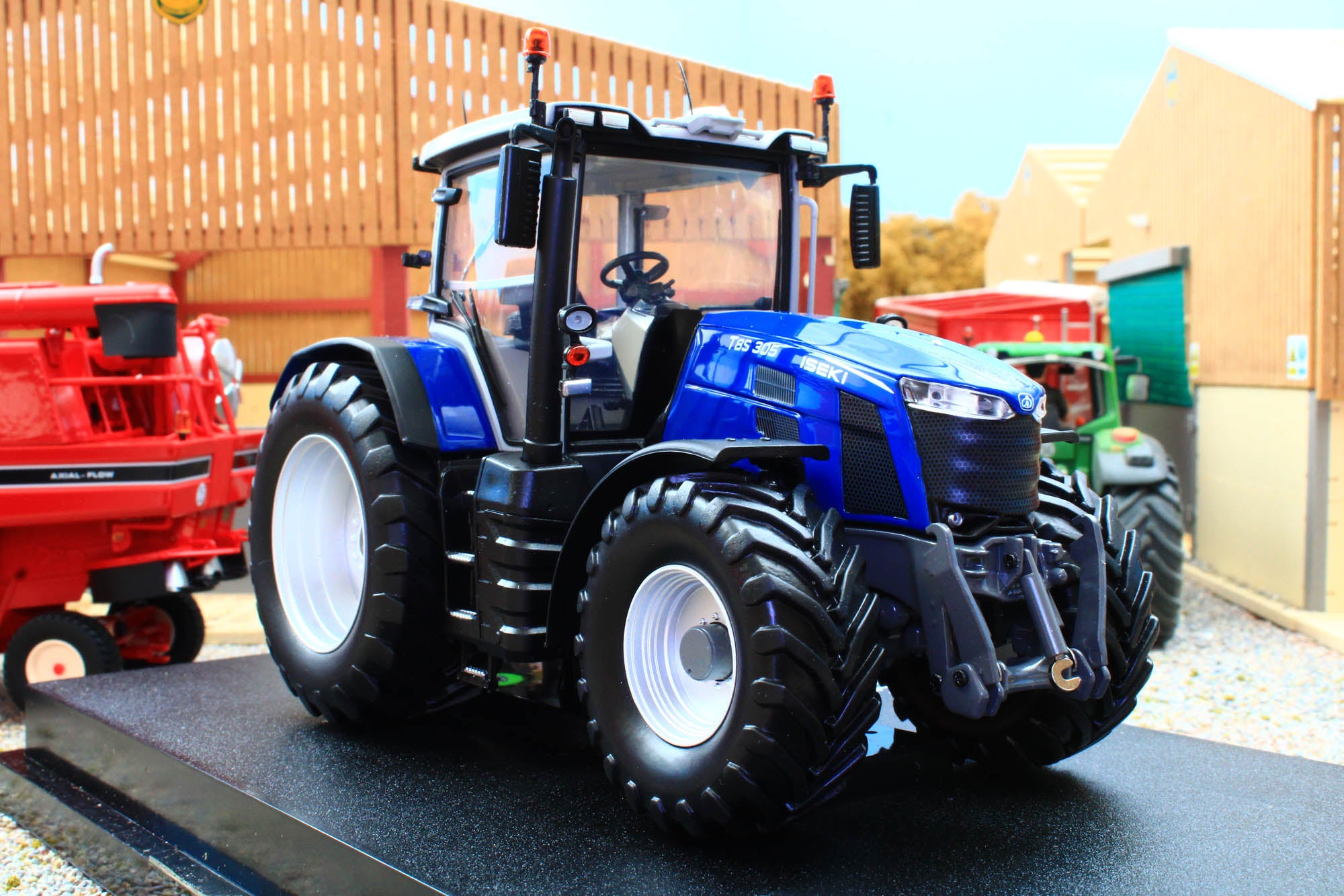 ISEKIトラクター　BIG-T T8S305　1/32ミニチュア org_IMAGE2_4_46201.JPG