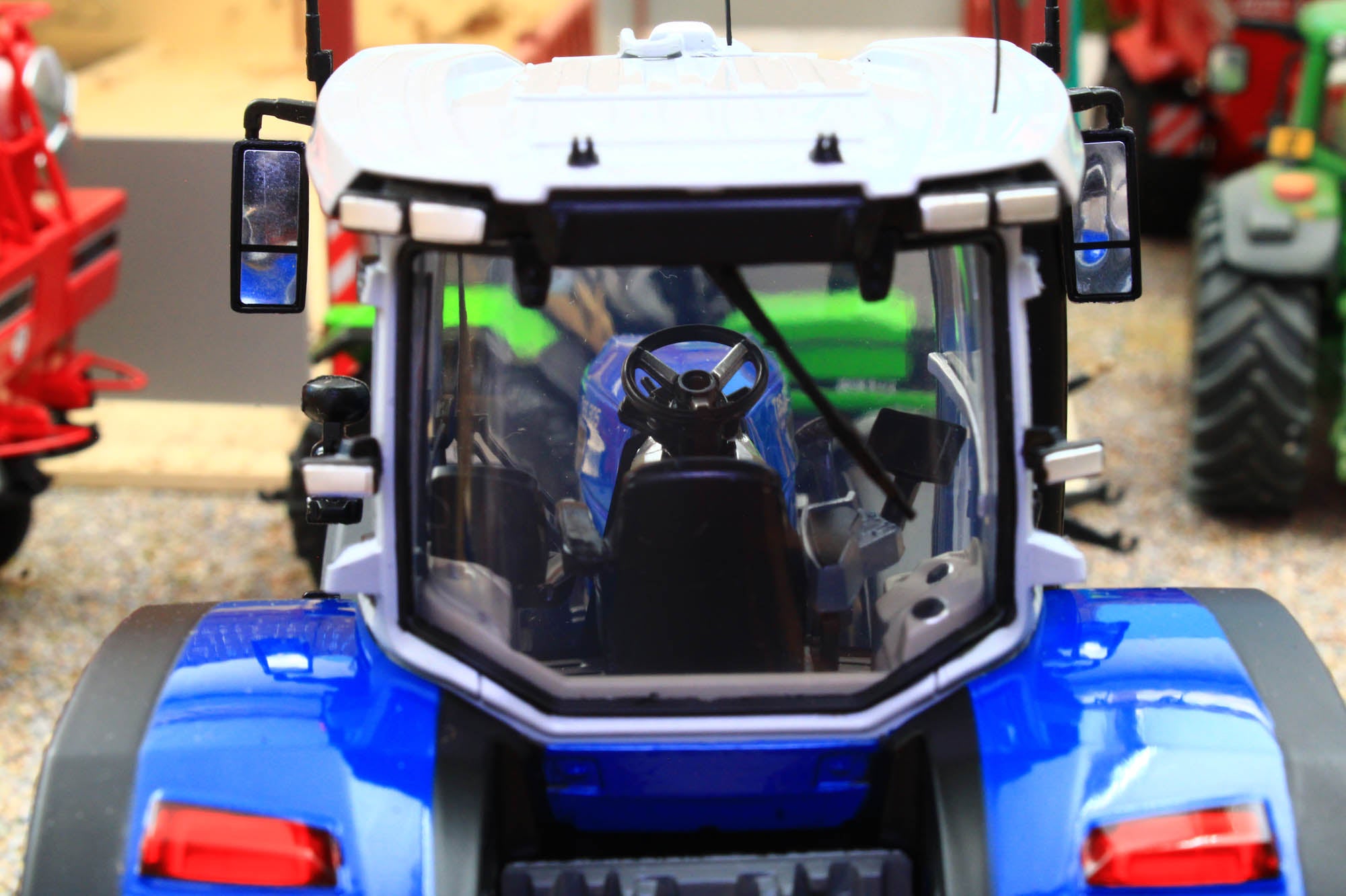 ISEKIトラクター　BIG-T T8S305　1/32ミニチュア UH - Iseki Big-T 8S.305 - 1/32