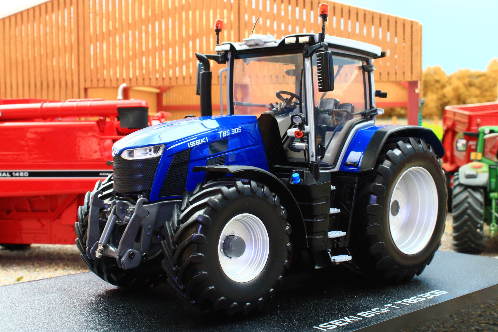 UH6807 Universal Hobbies 1:32 Scale Iseki Big-T T8S 305 4WD