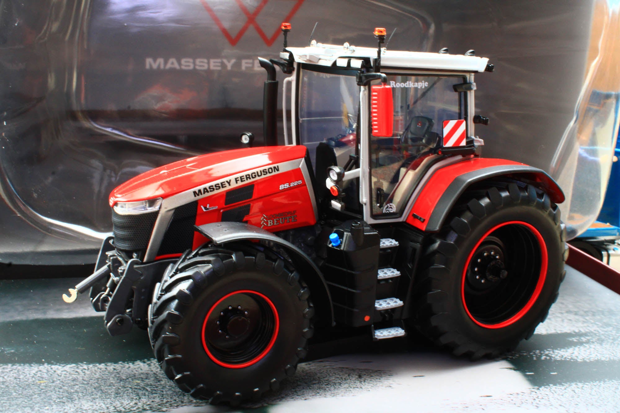 UH6857 Universal Hobbies 1:32 Scale Massey Ferguson 8S 225 Limited