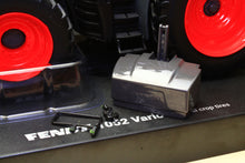 Load image into Gallery viewer, UH6876 Universal Hobbies 1:32 Scale Fendt 1052 Vario 4WD Tractor U.S. Version with Row Crop Duals DETATCHED PARTS AS SHOWN