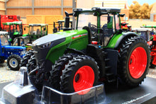 Load image into Gallery viewer, UH6876 Universal Hobbies 1:32 Scale Fendt 1052 Vario 4WD Tractor US Version with Row Crop Duals