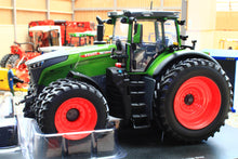 Load image into Gallery viewer, UH6876 Universal Hobbies 1:32 Scale Fendt 1052 Vario 4WD Tractor US Version with Row Crop Duals