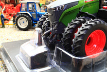 Load image into Gallery viewer, UH6876 Universal Hobbies 1:32 Scale Fendt 1052 Vario 4WD Tractor US Version with Row Crop Duals