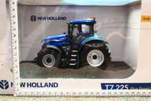 Load image into Gallery viewer, UH7201 Universal Hobbies New Holland T7.225 Blue Power 4WD Tractor