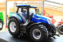 Load image into Gallery viewer, UH7201 Universal Hobbies New Holland T7.225 Blue Power 4WD Tractor