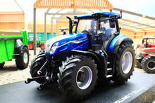 Load image into Gallery viewer, UH7201 Universal Hobbies New Holland T7.225 Blue Power 4WD Tractor
