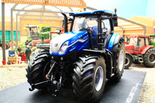 Load image into Gallery viewer, UH7201 Universal Hobbies New Holland T7.225 Blue Power 4WD Tractor
