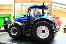 Load image into Gallery viewer, UH7201 Universal Hobbies New Holland T7.225 Blue Power 4WD Tractor