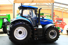 Load image into Gallery viewer, UH7201 Universal Hobbies New Holland T7.225 Blue Power 4WD Tractor