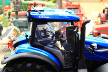 Load image into Gallery viewer, UH7201 Universal Hobbies New Holland T7.225 Blue Power 4WD Tractor