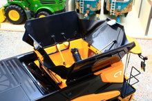Load image into Gallery viewer, UH7237 Universal Hobbies New Holland CR11 Combine Harvester with wheels in Yellow