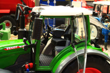 Load image into Gallery viewer, USK10661 USK 1:32 scale Fendt 314 Vario 4WD Tractor in Metal Box