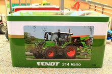 Load image into Gallery viewer, USK10661 USK 1:32 scale Fendt 314 Vario 4WD Tractor in Metal Box