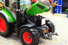 Load image into Gallery viewer, USK10661 USK 1:32 scale Fendt 314 Vario 4WD Tractor in Metal Box