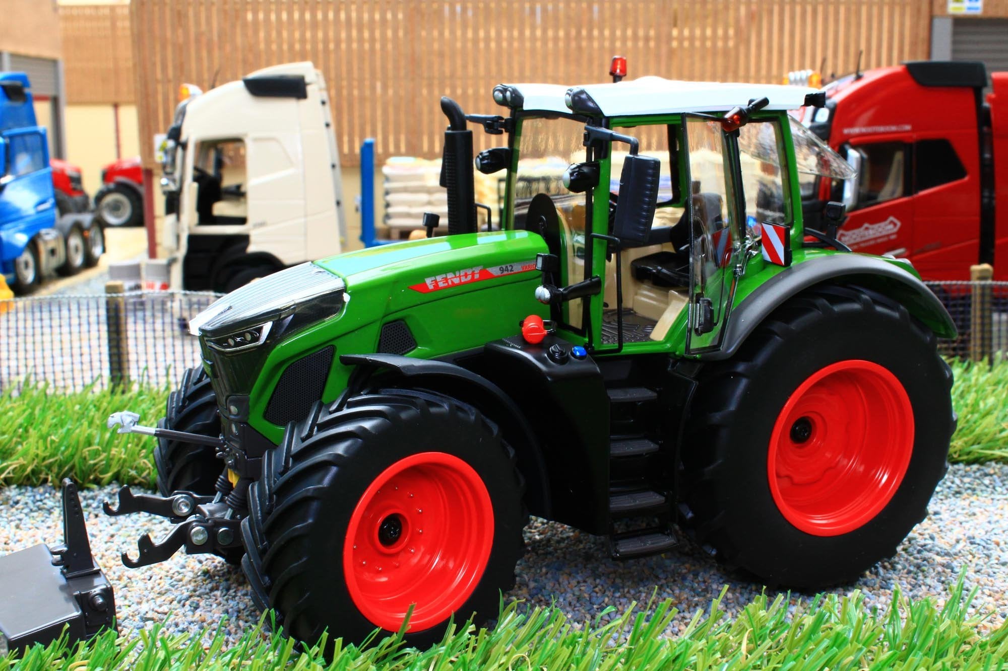 W7865 WIKING FENDT 942 VARIO TRACTOR SPECIAL OFFER – Brushwood Toys