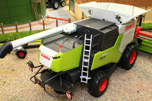 W7857 Wiking 1:32 Scale Claas Trion 720 Montana Combine Harvester with Convio 1080 Header and Trailer