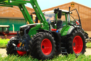 W7869 WIKING 1:32 Scale Fendt 724 Vario 4WD Tractor with Cargo 6100 Front Loader and bucket