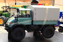 Load image into Gallery viewer, WE1012 Weise Toys 1:32 Scale Unimog 406 with Steel Roof and Canvas Hood
