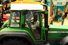Load image into Gallery viewer, WE1025 Weise Toys Fendt Favorit 926 Vario 4WD Tractor