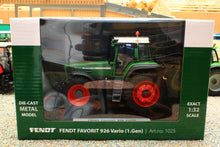 Load image into Gallery viewer, WE1025 Weise Toys Fendt Favorit 926 Vario 4WD Tractor