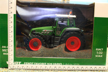 Load image into Gallery viewer, WE1026 Weise Toys 1:32 Scale Fendt Favorit 926 Vario Gen 2 4WD Tractor