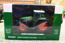 Load image into Gallery viewer, WE1026 Weise Toys 1:32 Scale Fendt Favorit 926 Vario Gen 2 4WD Tractor