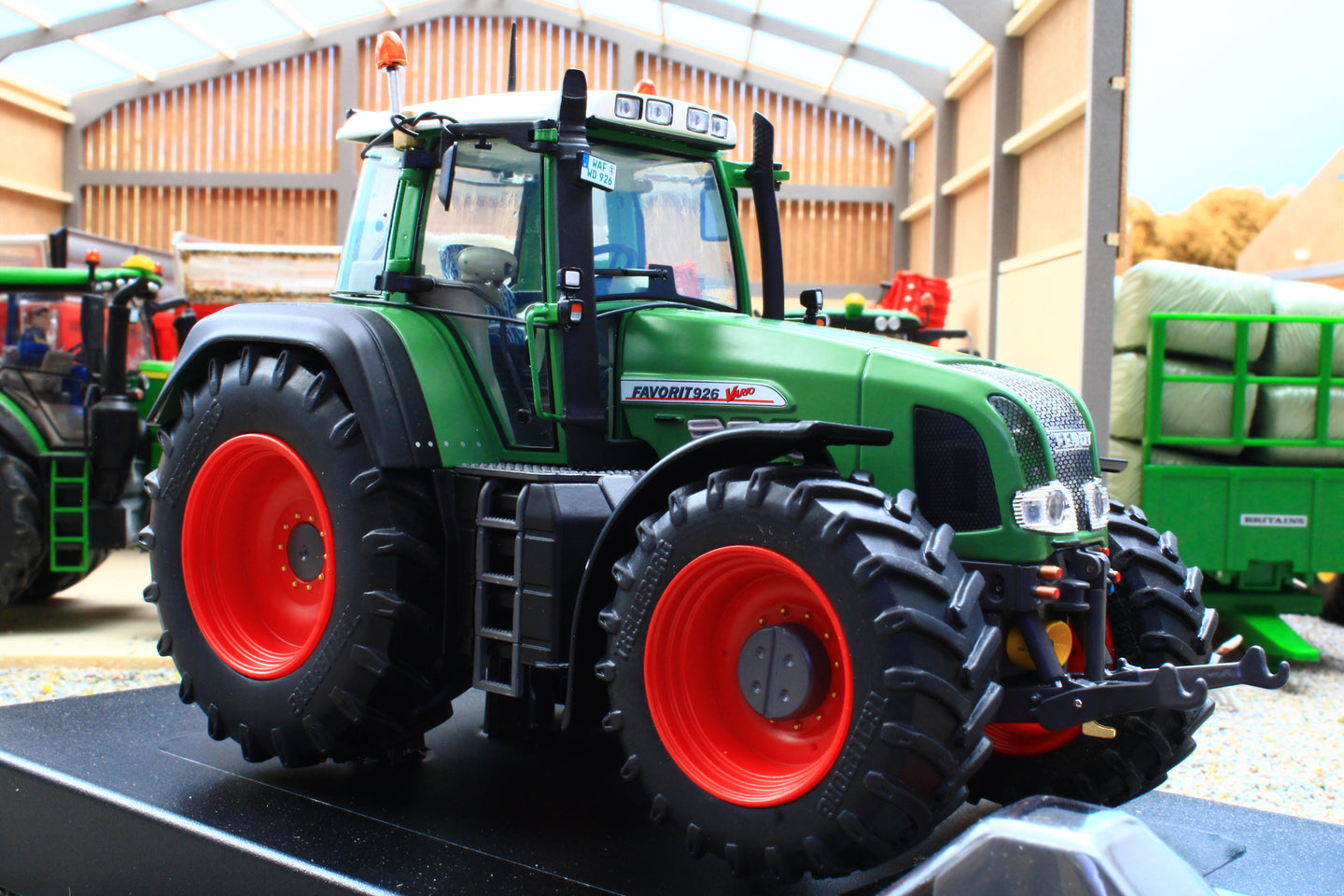 WE1026 Weise Toys 1:32 Scale Fendt Favorit 926 Vario Gen 2 4WD Tractor