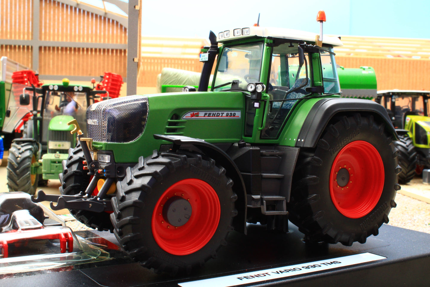 WE1027 Weise Toys 1:32 Scale Fendt 930 Vario TMS 4WD Tractor