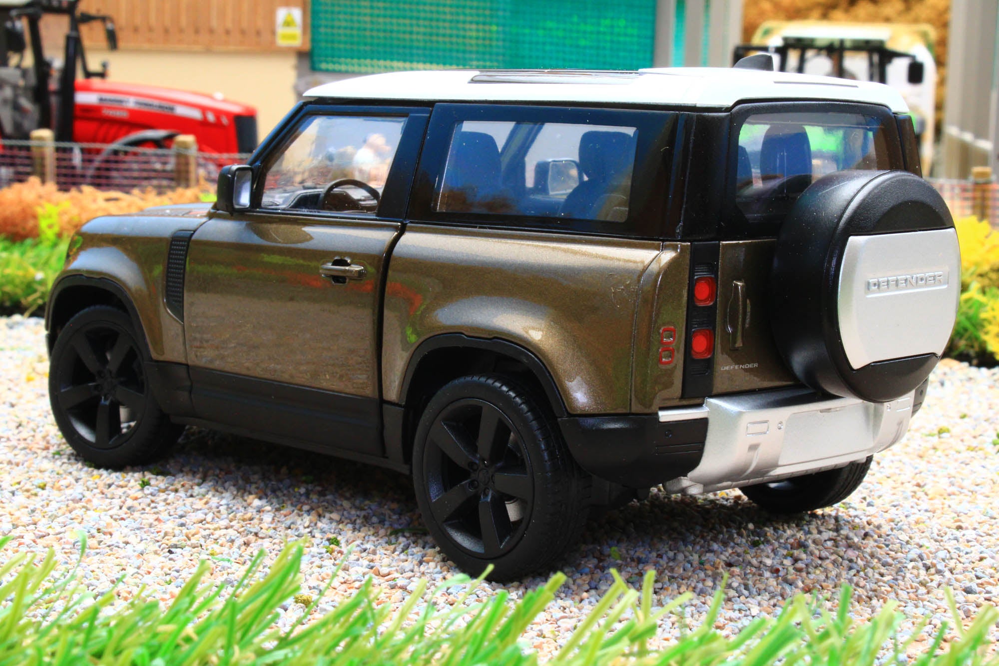 WEL24110BR Welly 1:24 Scale New Land Rover Defender 90 in Metallic Bro ...