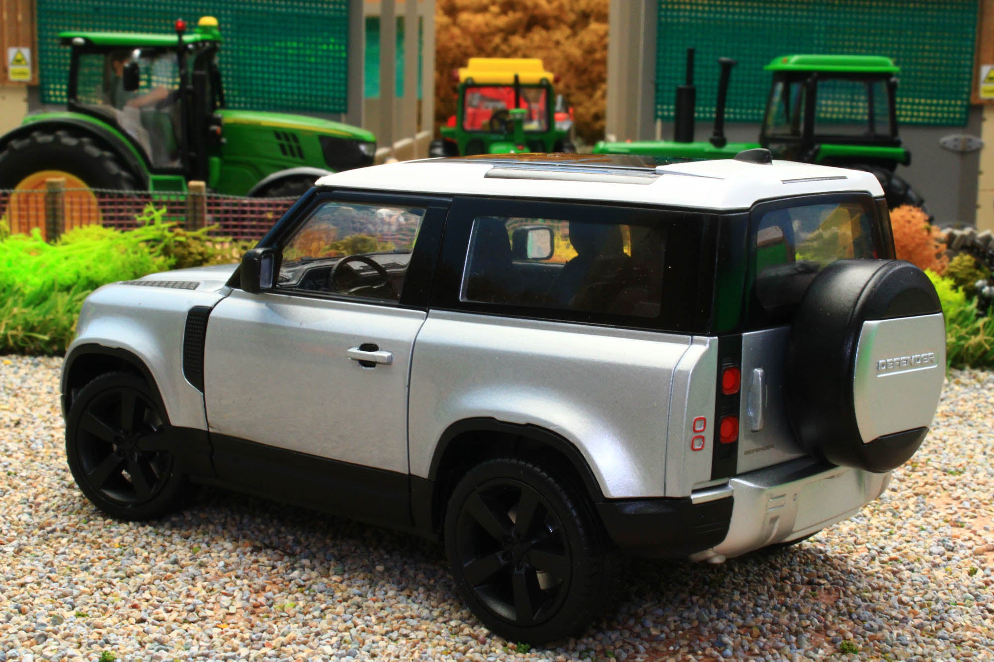 WEL24110S Welly 1:24 Scale New Land Rover Defender 90 2020 in Silver ...