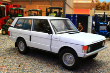 Load image into Gallery viewer, WEL24128W Welly 1:24 Scale Range Rover in White 1970