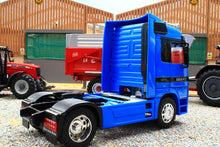 Load image into Gallery viewer, WEL32280B Welly 1:32 Scale Mercedes Actros 4x2 Lorry in Blue