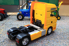 Load image into Gallery viewer, WEL32650SY Welly 1:32 Scale MAN TGX 18.440 4x2 Lorry in Yellow