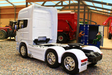 Load image into Gallery viewer, WEL32670LW WELLY 1:32 Scale Scania R730 V8 6x4 Lorry in White