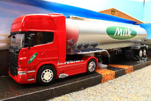 Load image into Gallery viewer, WEL32672 Welly 1:32 Scale Scania R730 4x2 Lorry in Red with Silver &#39;Milk Tanker&#39; Trailer
