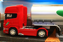 Load image into Gallery viewer, WEL32672 Welly 1:32 Scale Scania R730 4x2 Lorry in Red with Silver &#39;Milk Tanker&#39; Trailer