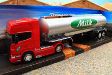 Load image into Gallery viewer, WEL32672 Welly 1:32 Scale Scania R730 4x2 Lorry in Red with Silver &#39;Milk Tanker&#39; Trailer
