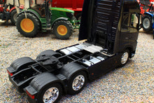 Load image into Gallery viewer, WEL32690LB Welly 1:32 Scale Volvo FH 6x 2 Lorry In Dark Blue