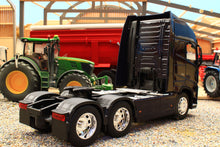 Load image into Gallery viewer, WEL32690LB Welly 1:32 Scale Volvo FH 6x 2 Lorry In Dark Blue