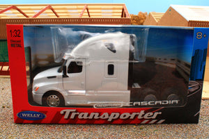 WEL32695W Welly 1:32 Scale Freightliner Cascadia 6 x 4 Lorry in White