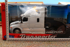 WEL32695W Welly 1:32 Scale Freightliner Cascadia 6 x 4 Lorry in White