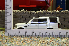 Load image into Gallery viewer, WHE640102 WHEELART 1:64 Scale Land Rover Discovery 4 in White with Black Alloys