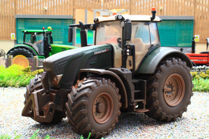 Weathered 43290 Britains Fendt 824 Vario PROFI Special Edition Tractor