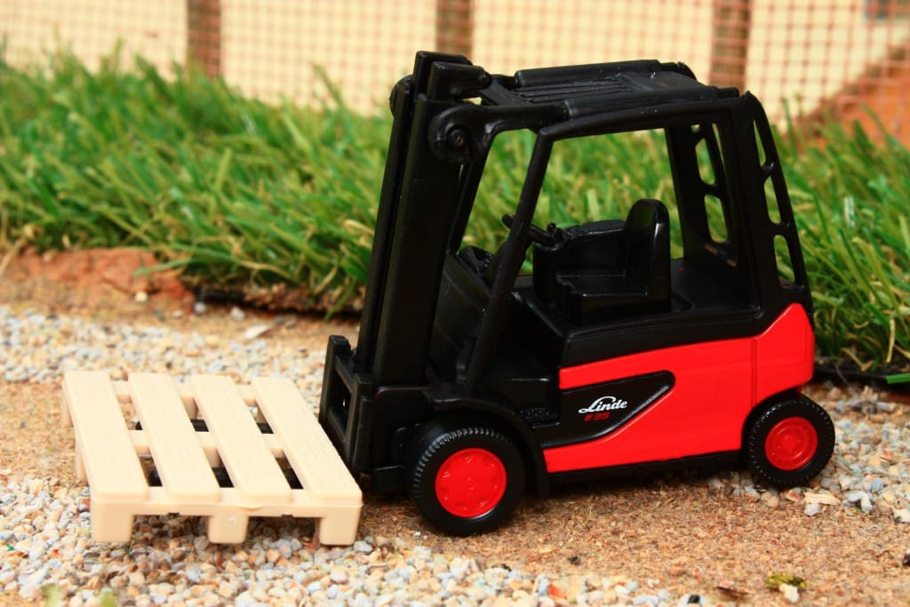 1311 SIKU 1 87 SCALE LINDE FORKLIFT TRUCK