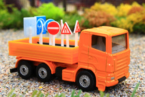1322  Siku 1:87 Road Maintenance Lorry with Road Signs
