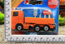 Load image into Gallery viewer, 1322  Siku 1:87 Road Maintenance Lorry with Road Signs