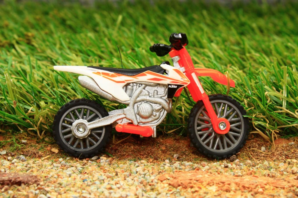 1391 SIKU MINATURES KTM SX F 450 MOTORBIKE Brushwood Toys