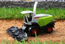 Load image into Gallery viewer, 1418 SIKU 187 SCALE CLAAS SELF PROPELLED FORAGE HARVESTER WITH MAIZE HEADER
